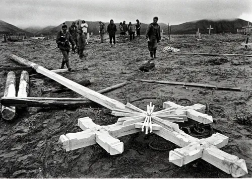 prie laptevu juros pastatyti kryziai zuvusiems tremtiniams tit aru sala 1989 m r urbakaviciaus nuotr scaled