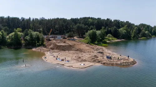 Kauniečiai šturmavo Lampėdžio ežero pakrantes / „Kas vyksta Kaune“ nuotr.