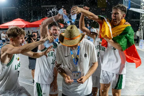 rs eyof2025 lt 07 25 3x3 auksas 02305 scaled