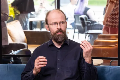 7d878b32 9d1b 4d95 ad79 76ec93d85a7f