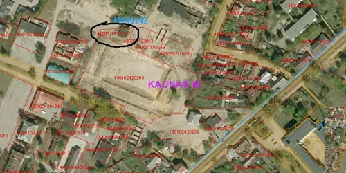 Perlojos g. 53 sklypas 2009-2010 metais, pažymėtas juodai (Geoportal.lt ekrano nuotr.)