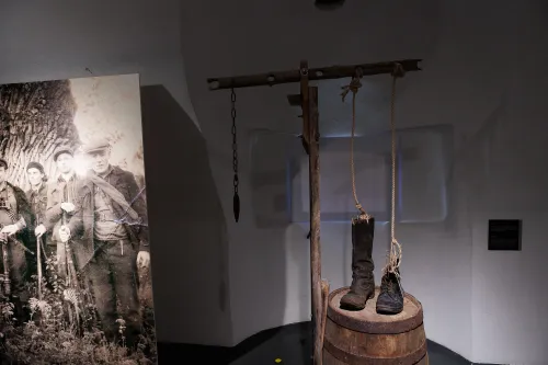 Partizanų batai paroda / R. Tenio nuotr.