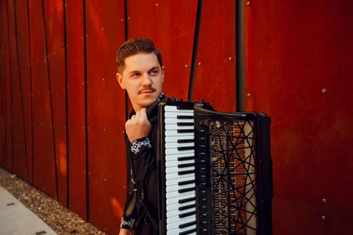 akordeonininkas radu ratoi e2809eefremoffstudio nuotr scaled