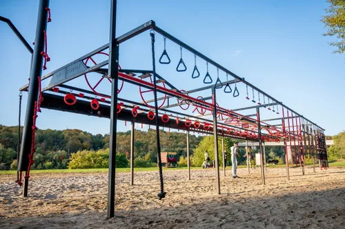 Kaune atidaryta didžiausia Lietuvoje ekstremalaus bėgimo su kliūtimis trasa / KMS nuotr.