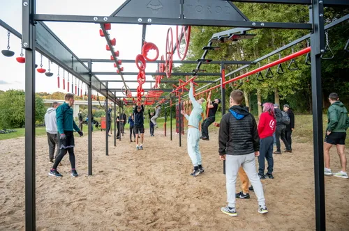 Kaune atidaryta didžiausia Lietuvoje ekstremalaus bėgimo su kliūtimis trasa / KMS nuotr.