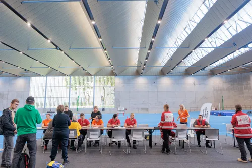 Evakuojamų žmonių priėmimo pratybos lengvosios atletikos manieže / R. Tenio nuotr.