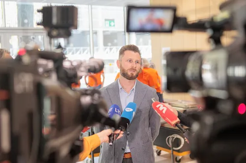 Evakuojamų žmonių priėmimo pratybos lengvosios atletikos manieže / R. Tenio nuotr.