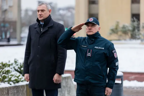 Pareigūnų protestas prie Seimo / BNS nuotr.