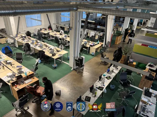 Išardytas telefoninių sukčių tinklas, veikęs ir Lietuvoje / Vilniaus AVPK nuotr.