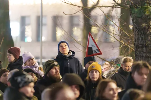 Tūkstantinė kauniečių minia susirinko palaikyti protestuojančių žurnalistų / R. Tenio nuotr.