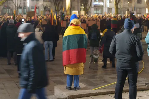 Tūkstantinė kauniečių minia susirinko palaikyti protestuojančių žurnalistų / R. Tenio nuotr.
