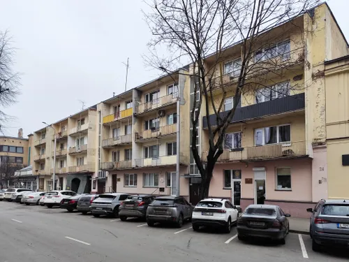 I. Kanto g. 24, Daugiabučiai