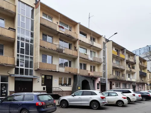 I. Kanto g. 24, Daugiabučiai