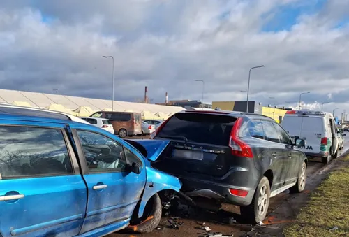 avarija elektrenu gatveje