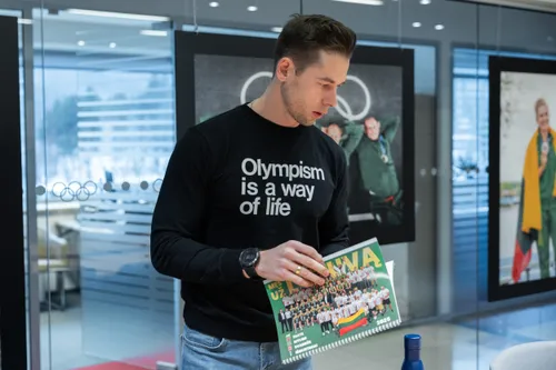 e255e152cbdf9e6867c97071a4d608b6