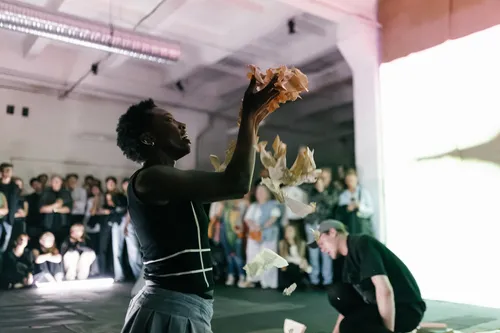 kauno bienale 15 atidarymas pauliaus janusonio performansas grazvydo jovaisos nuotr