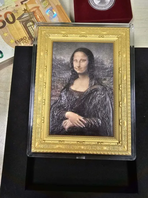 Prieš šventes lietuvis iš Rusijos batuose gabeno ikrus, kuprinėje slėpė aukso luitą / Muitinės nuotr.