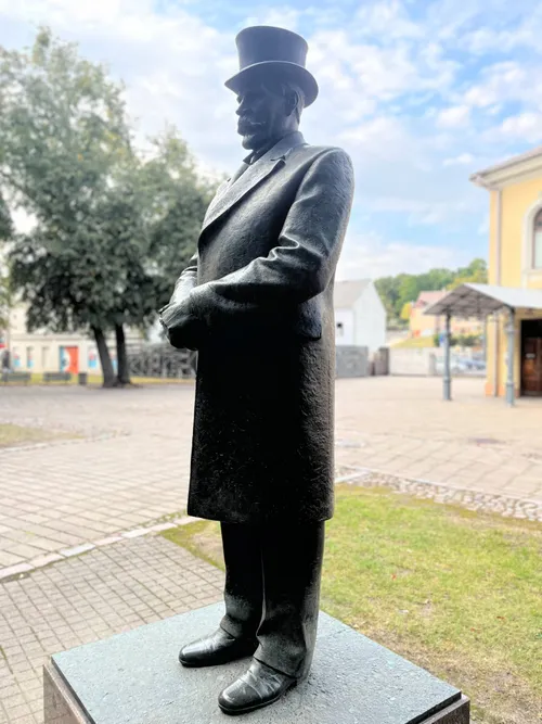 A. Vauros sukurta Smetonos skulptūra Istorinės Lietuvos prezidentūros kieme