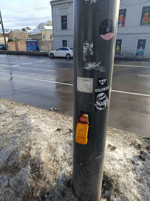 Neveikiantys pėsčiųjų perėjų mygtukai / Skaitytojų nuotr.