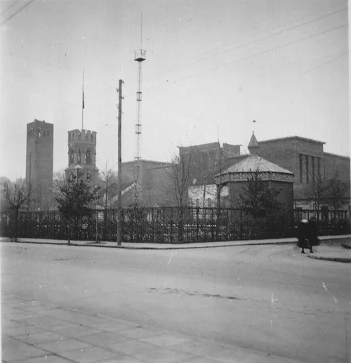 Senasis ir naujasis Karo muziejaus pastatai, ~1935 m. / VDKM rinkinių vertybės