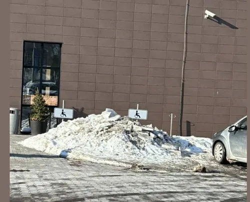 Sniegu užstatytos vietos asmenims su negalia / Skaitytojo nuotr.