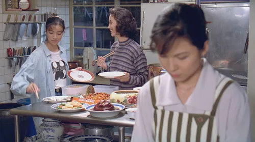 „Valgyti, gerti, vyras, moteris“ / Stop kadras