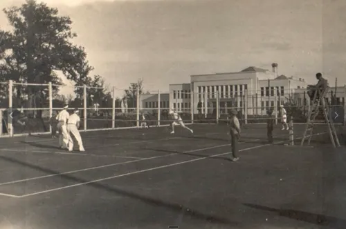 1938 m. teniso kortai priešais Kūno kultūros rūmus / Archyvo nuotr.