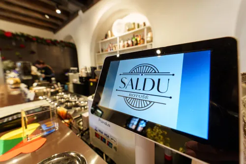 Atsinaujinusioje Rotušėje jaunavedžiams – ir vaišių stalelis / Organizatorių nuotr.