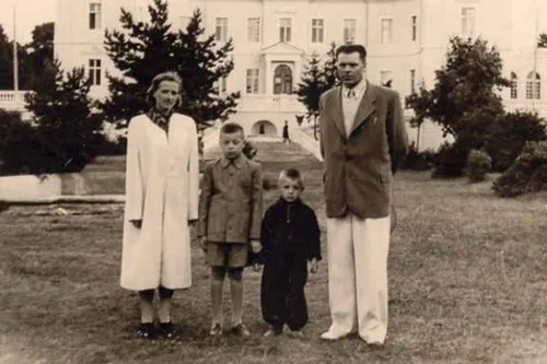 J. Kupčinskas su šeima / Šeimos archyvo nuotr.