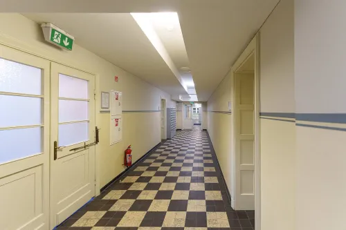 Medicinos fakulteto rūmuose išlaikytas tarpukario grindinys, sienų dekoro elementai / R. Tenio nuotr.