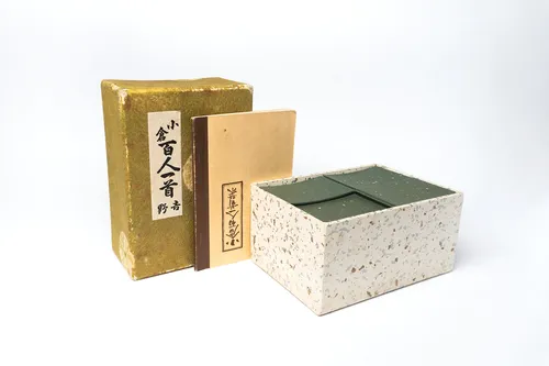 Tradicinis japonų kortų žaidimas Uta-garuta, paremtas „Hyakunin Isshu“ eilėraščių rinkiniu