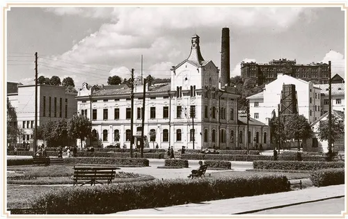 Vienybės aikštė ir miesto elektros stotis. G. Milerytės-Japertiėns archyvas