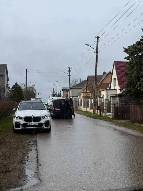 Policijos ir „Aro“ pareigūnai Sargėnuose, įvedus planą „Sulaikymas“