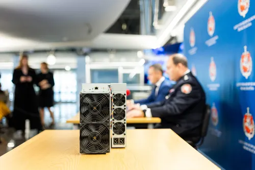 Kriptovaliutų įrangos pasisavinimo bylos pristatymas. Vilnius, 2026-04-17 (Lukas Balandis/BNS).