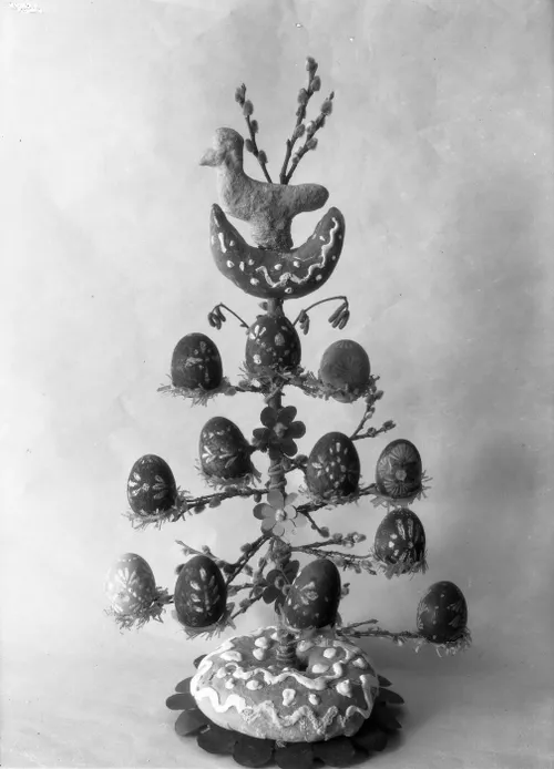 Negatyvas. Velykų eglutė (Vytauto Didžiojo karo muziejus, autorius B. Buračas, panaudojimo teisės CCBYNCND)