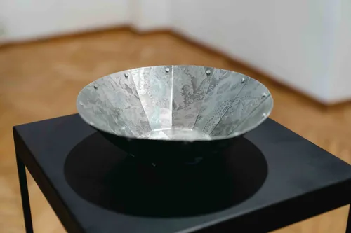 Nidos Shah kūrinys „Pilnai tuščias“ / V. Mantrimo nuotr.