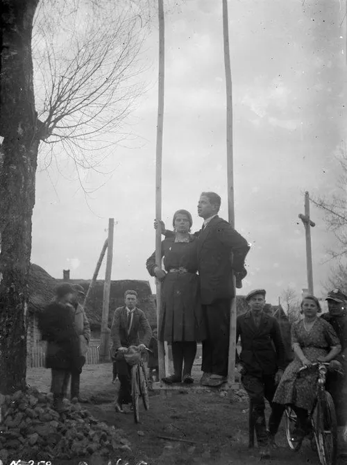 Velykų sūpuoklės Miečionių kaime (©Nalšios muziejus, autorius K. Ulozas, panaudojimo teisės CCBYNCND)