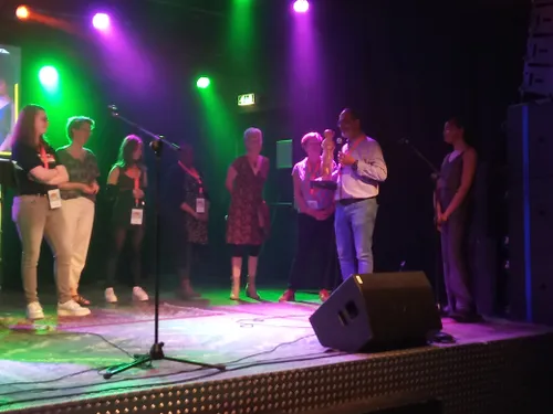 driss krijgt het gouden stokstaartje