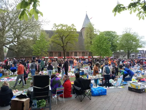 foto 3 kleedjesmarkt in vleuten