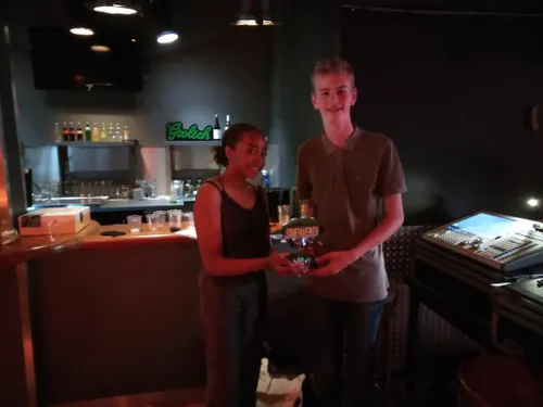 kenza luca met het gekleurde miertje