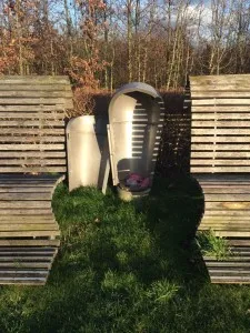 vernielde prullenbak 225x300