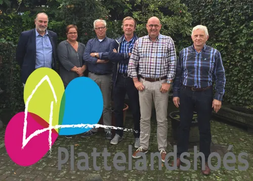 15 09 14 03 bestuur per 14 09 2015 met logo bewerkt 2