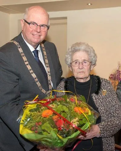 foto 100 jr mevrouw knoops