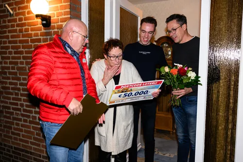 leny wint 50000 euro bij de postcode loterij