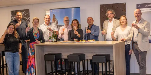 2. Proosten met alle betrokkenen