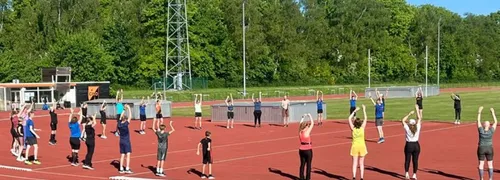 lovelive run 2025samen trainen 2jpg jpeg afbeelding 768 355 pixels