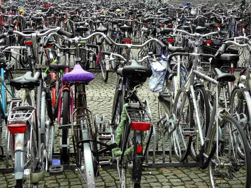 Pixabay.fietsongelukken.bru-no-parking-spot-1730845
