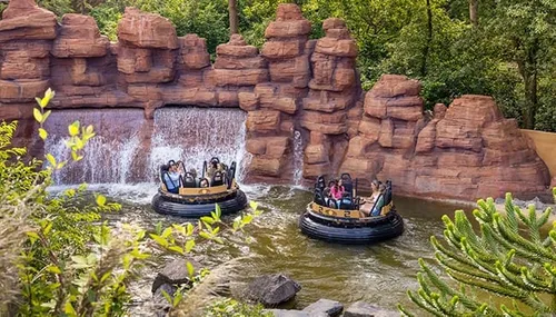 650x370 pirana twee bootjes bij waterval