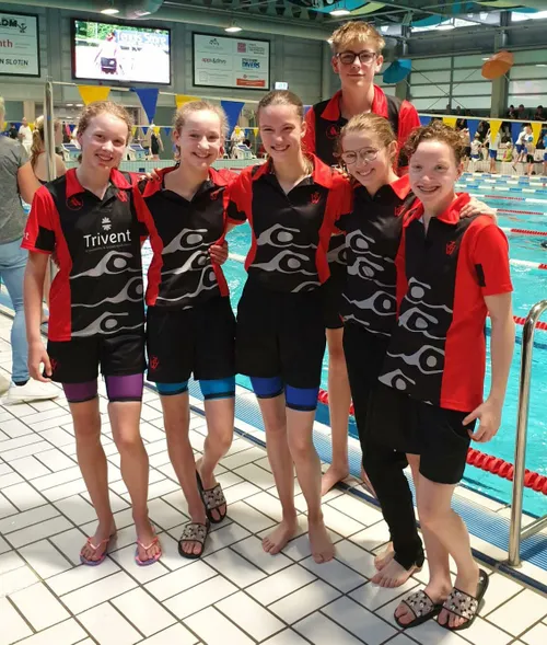 veenendaal vlnr britt kim marit chris vivienne en liza e1635949163551