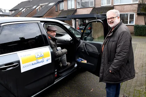 wethouder wil ligtenberg rijdt eerste rit anwb automaatje loon op zand